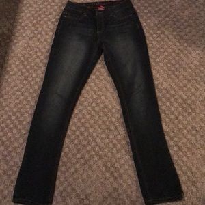 dark wash/fade blue jeans